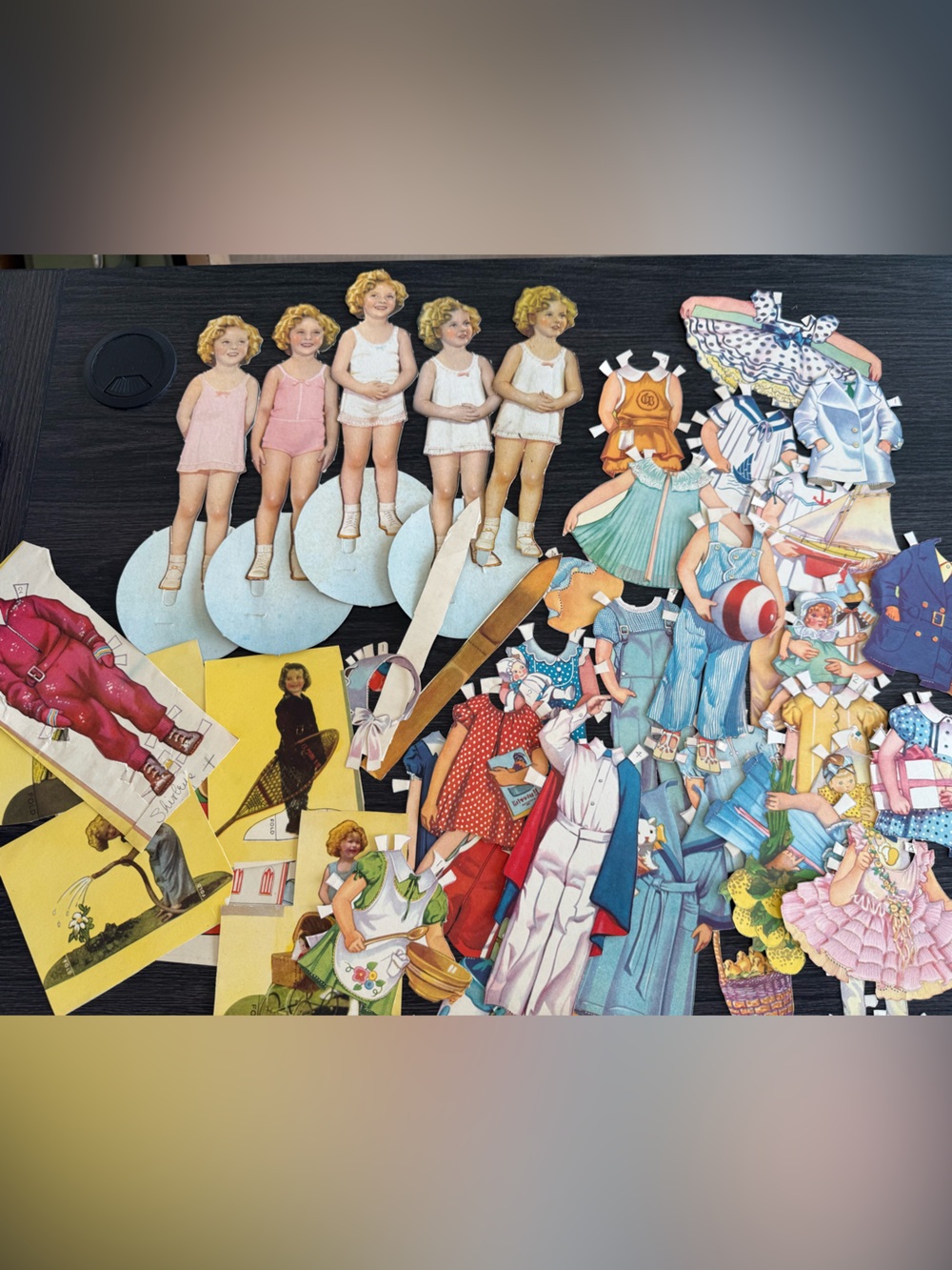 Vintage 1934 Saalfield SHIRLEY TEMPLE paper dolls and dresses #2112